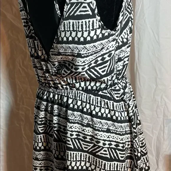 SOLD. Forever 21 Black & White Boho Style Night Out Dress Size Large - Picture 8 of 12